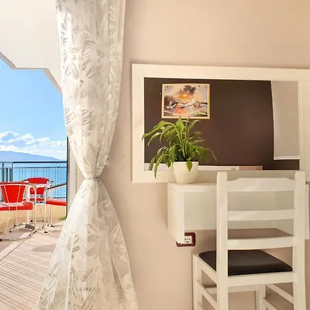 Allure Apartment *